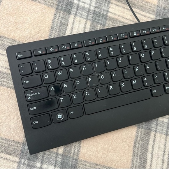 Lenovo SK8821 Wires Essential Keyboard - Picture 2 of 10